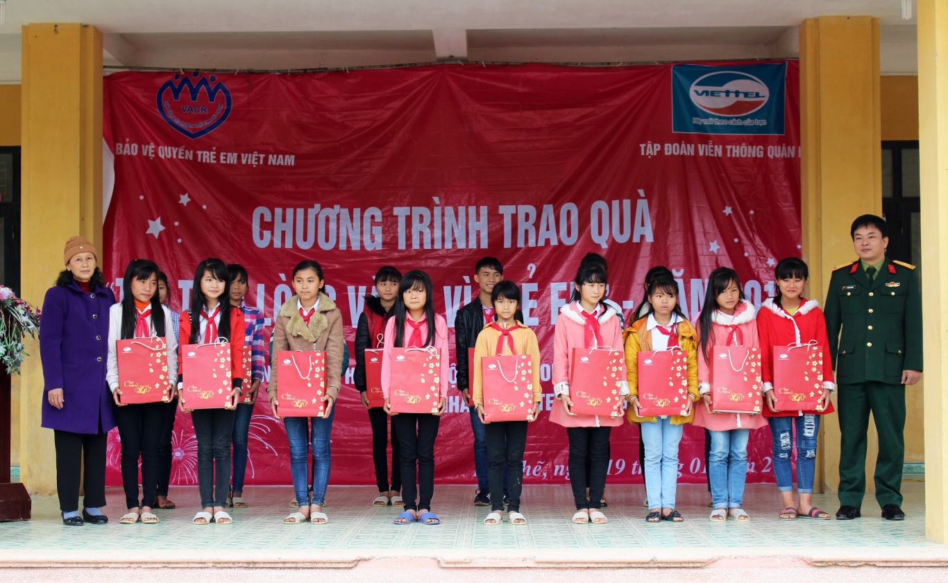 Chương trình trao quà Tết cho học sinh nghèo ở Ba Chẽ - Chi hội Bảo vệ Quyền trẻ em Korean Hạ Long